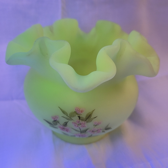 Sold* Fenton Hand Painted Marilyn Wagner Satin Uranium Glass Bowl - Picture 9 of 9